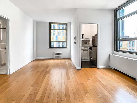 4th image of 4 Park Ave APT 17V