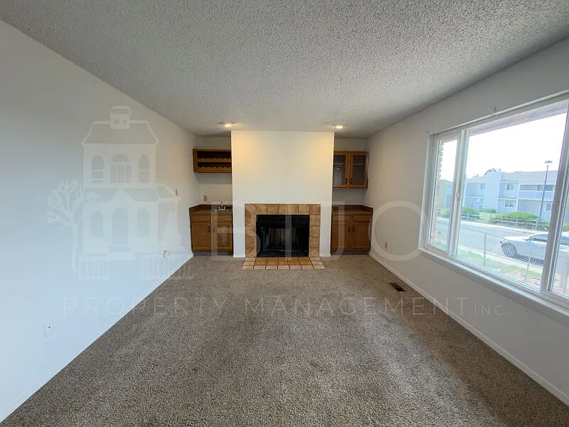 3 bed, 2.0 bath, 1200 sqft, $1,300 — Photo 4