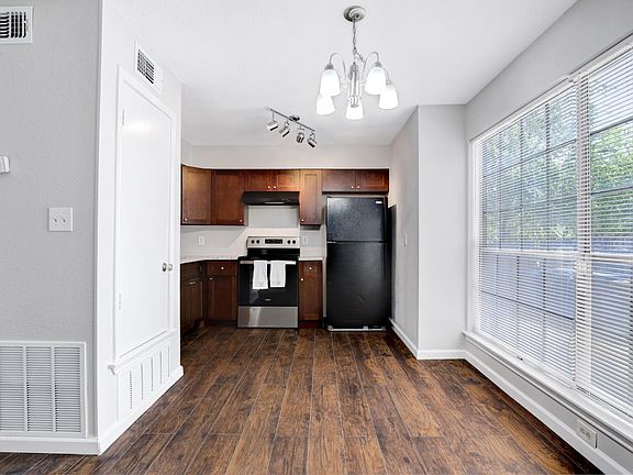 3rd image of 10609 Starcrest Dr #10609