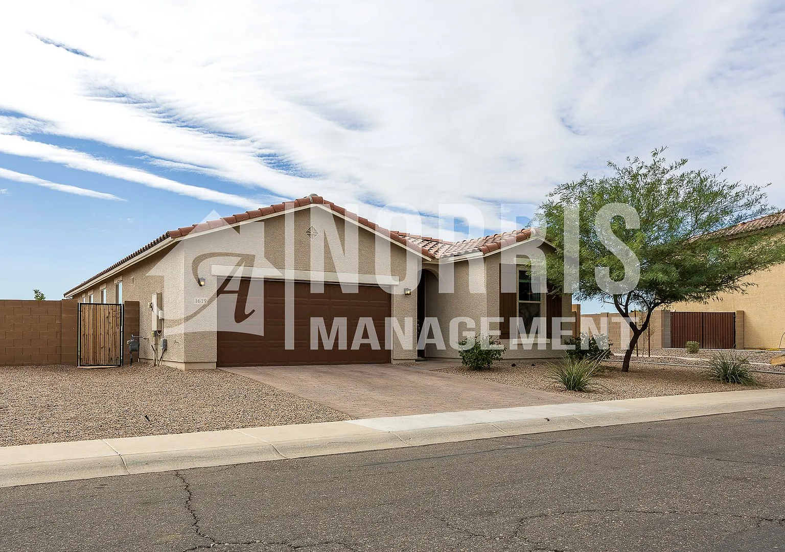 Beautiful Home Near Amenities — Photo 3