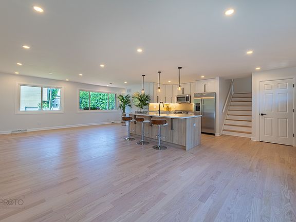 4th image of 2405 Avondale Ave