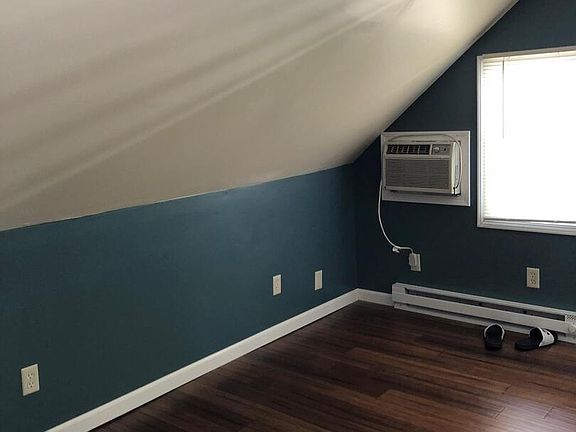 5th image of 801 W College St