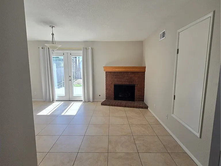 394 N Clinton St — Photo 11