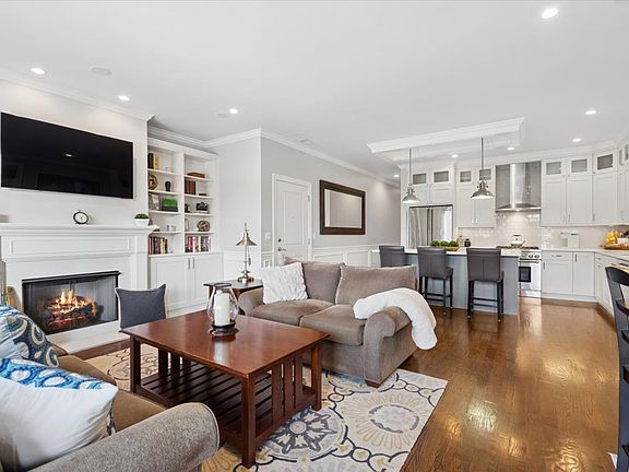 4th image of 3717 N Ashland Ave #2S