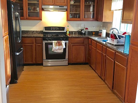 5th image of 1077 Swaner St