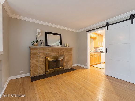 4th image of 2205 E Grove St