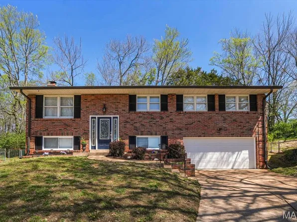 3201 Yorkchester Dr, Saint Louis, MO 63129