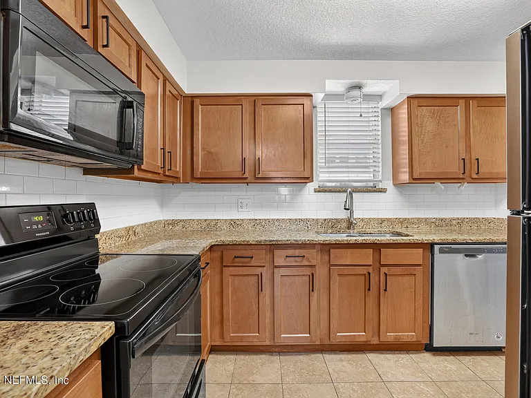 1757 El Camino Rd #4 — Photo 7