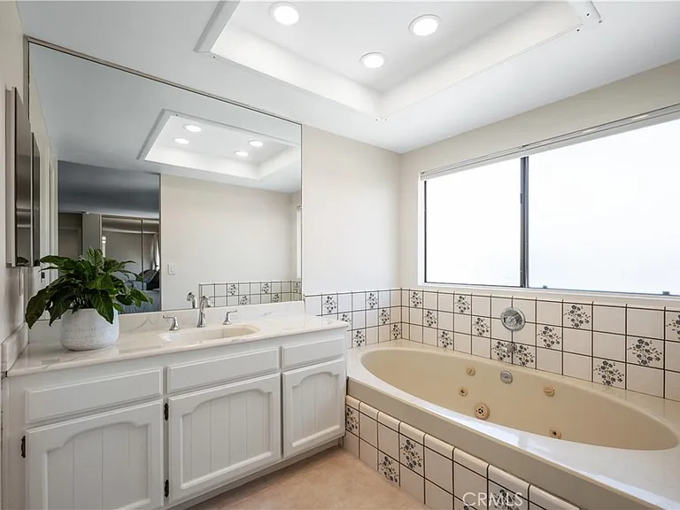 1150 W 13th St #306 — Photo 45