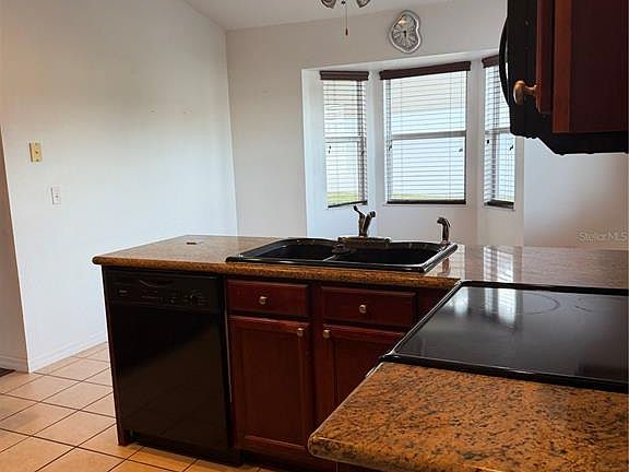 4th image of 9311 Villa Entrada