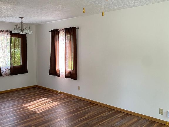 4th image of 350 Leonard Dr