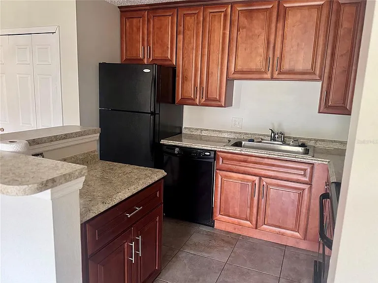 320 Black Oak Ct #207 — Photo 7