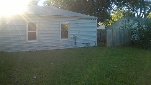 3rd image of 1929 Burns Ave