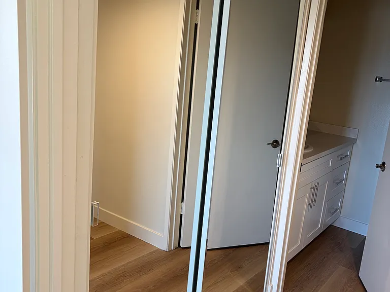 331 W Stocker St #10 — Photo 9