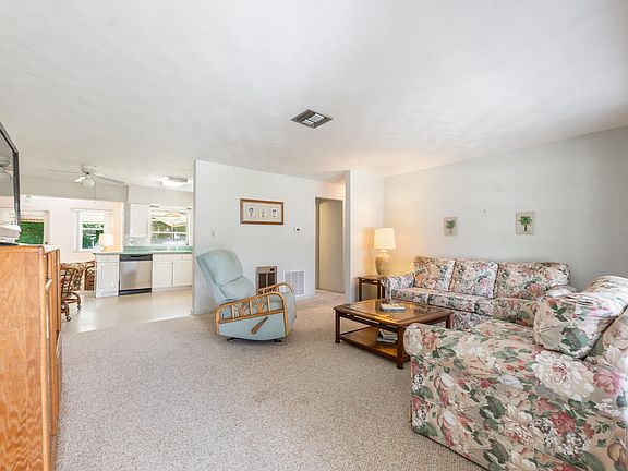 5th image of 411 Coconut Avenue E