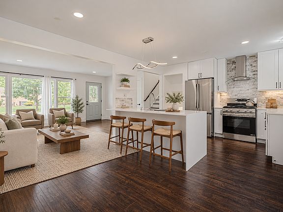 3rd image of 1321 Marcy Ln
