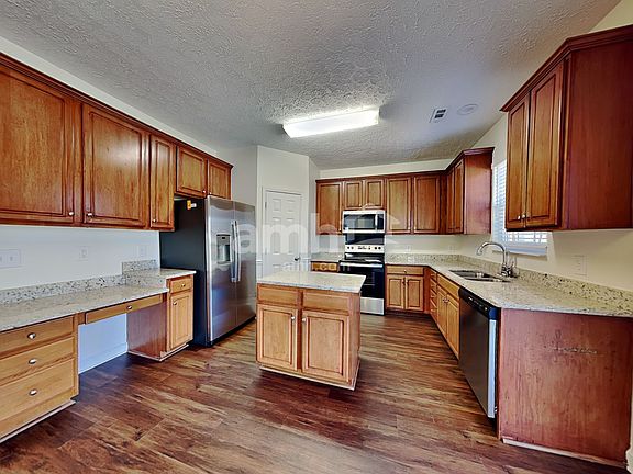 3rd image of 2992 Brisbane Dr