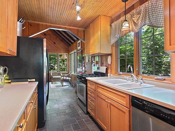 5th image of 4050 Birchmont Trl