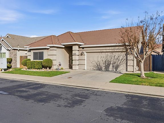 3rd image of 2209 Perth Dr