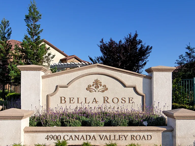 Bella Rose — Photo 1