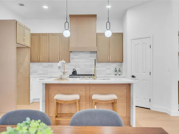 10452 Niagara Falls Ln, Las Vegas, NV 89144