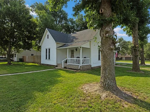 111 E 2nd St, Adrian, MO 64720