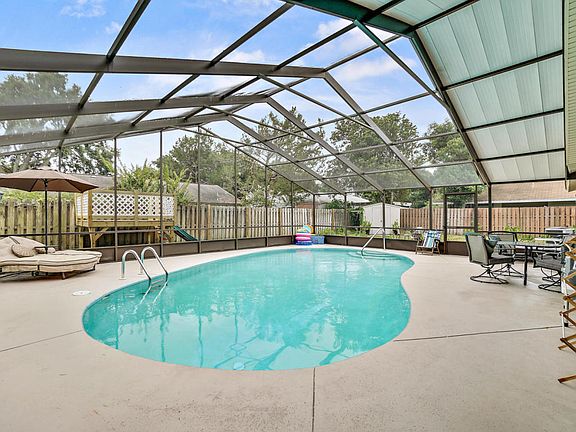 2nd image of 932 Timberwood Dr