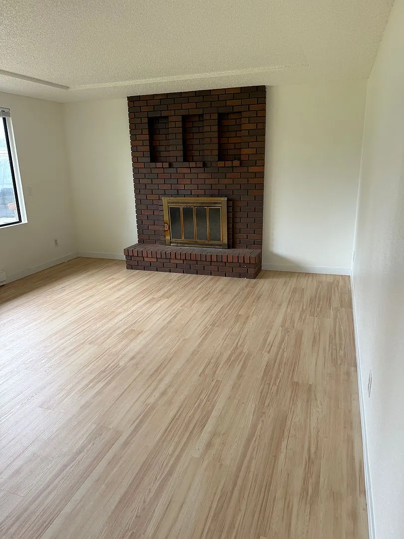 Building Photo - 17505 38th Dr NE