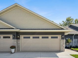 1789-3 Golf Course Blvd, Independence, IA 50644