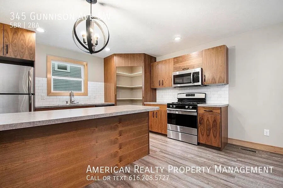 5 bed, 1600 sqft, $2,850 — Photo 4