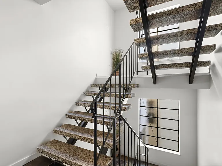 1541 Filbert St #3 — Photo 21