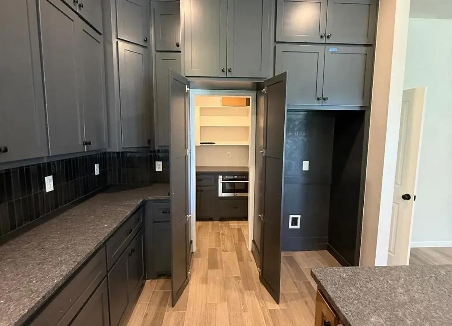 Brand-New 2026 Build in Yukon! 4 Bedrooms, Gas Fireplace & 3-Car Garage! — Photo 4