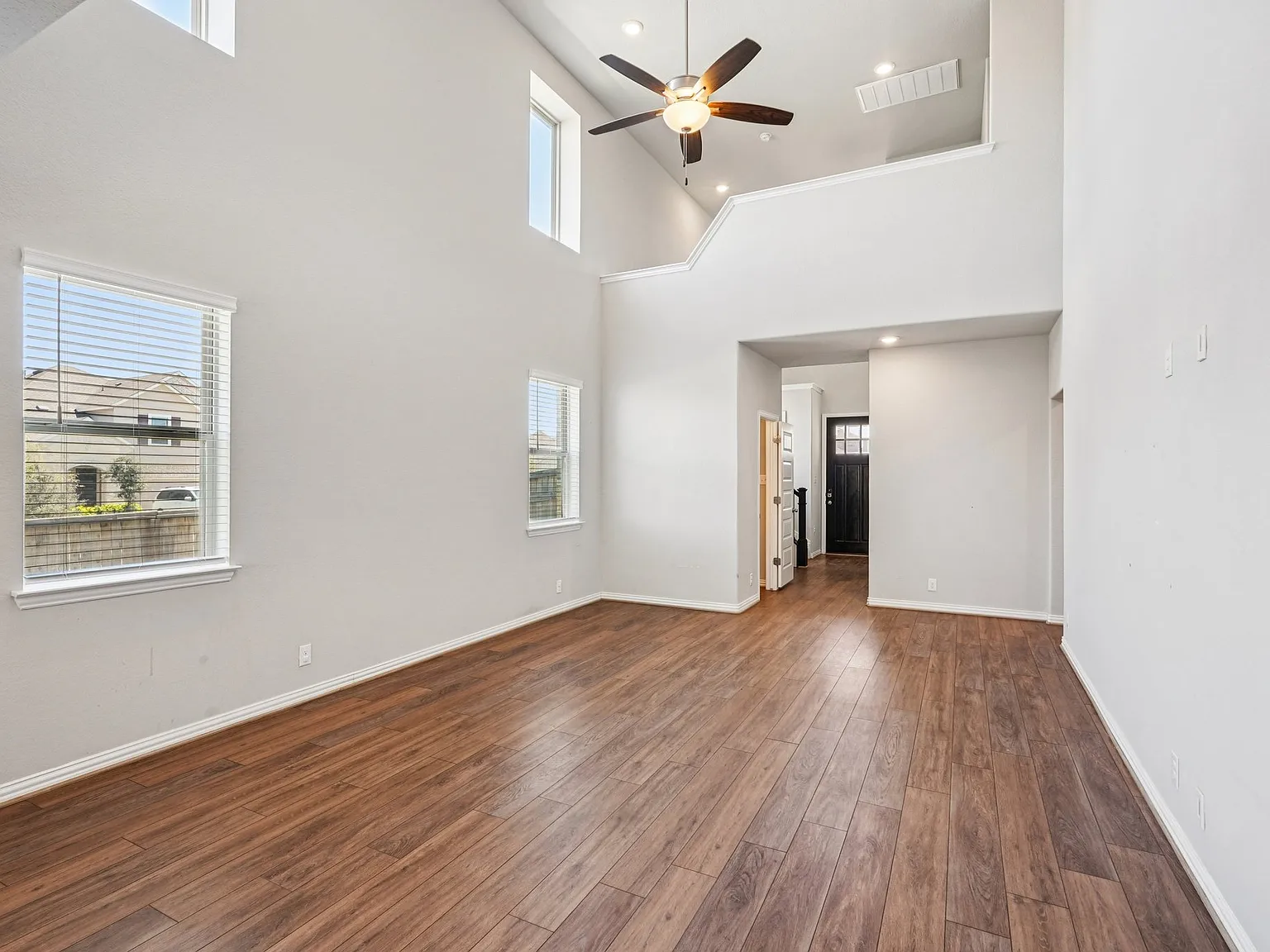 4 bed, 2.5 bath, 2126 sqft, $2,800 — Photo 4