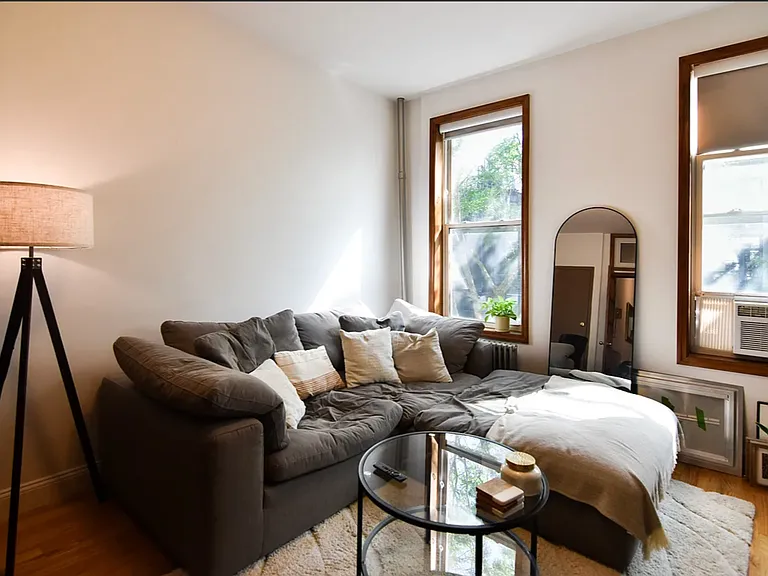 255 N 8th St #2L — Photo 3