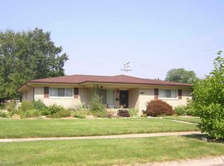 33549 Chatsworth Dr, Sterling Heights, MI 48312