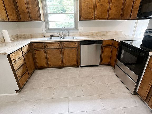 5th image of 203 Briarwood Dr