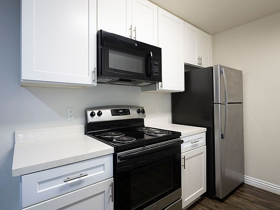 4th image of 4424-4454 44th St #202