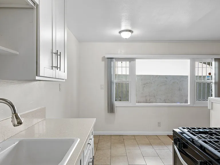 1119 N Genesee Ave #1 — Photo 7