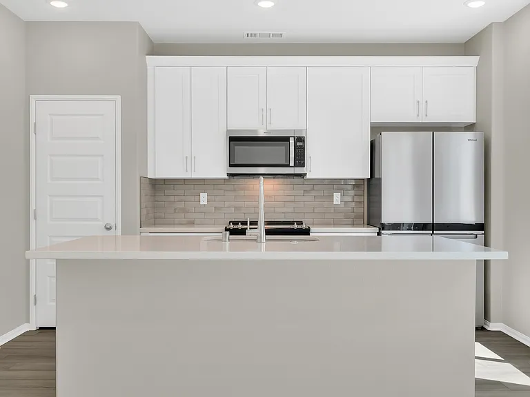 2074 Bergamot St — Photo 12