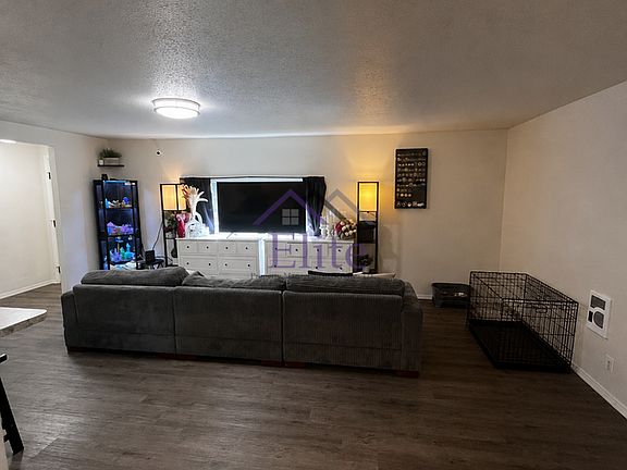 4th image of 101 E Wood Ln