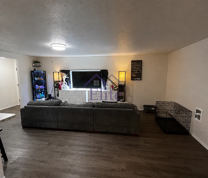 101 E Wood Ln — Photo 4
