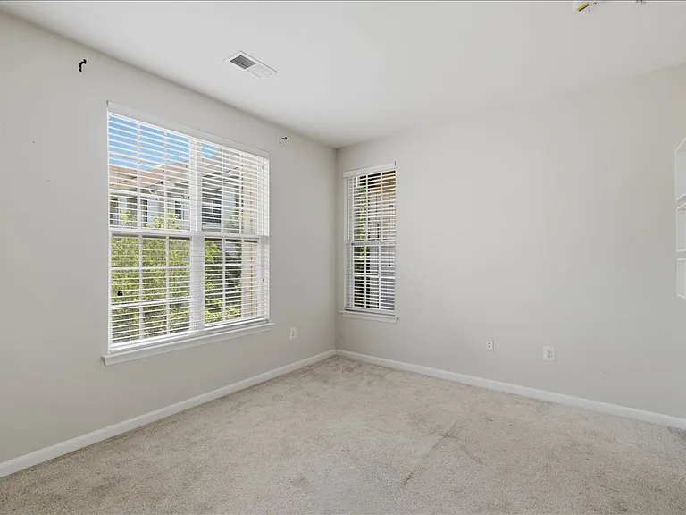 21228 McFadden Sq #314 — Photo 6