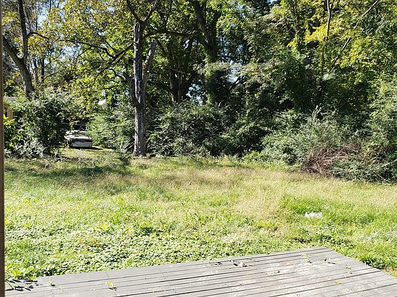 3rd image of 500 Gladys St