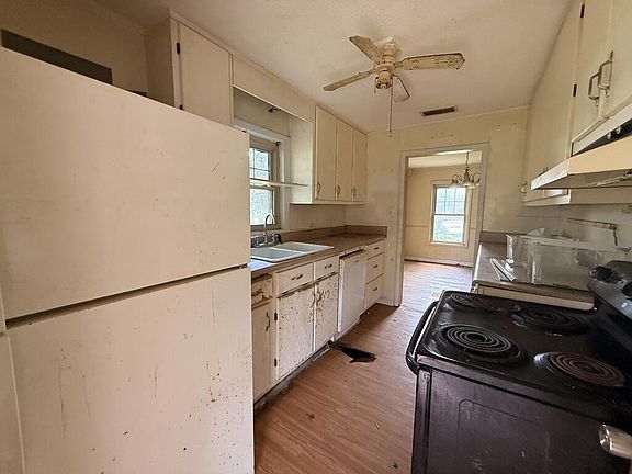 5th image of 463 E River Rd