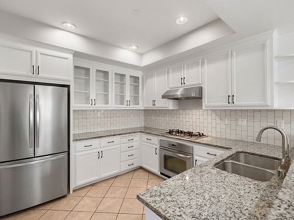3rd image of 1271 Westbury Dr