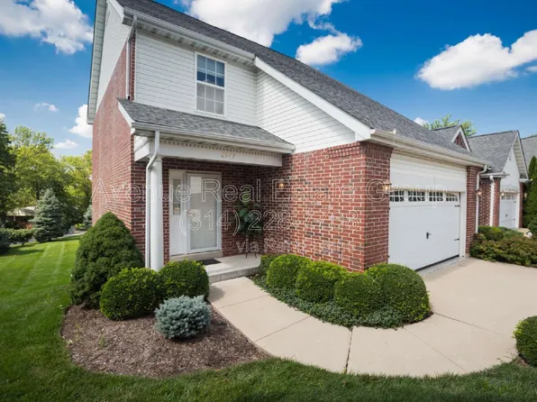 8947 Hilltop Manor Dr, Saint Louis, MO 63132