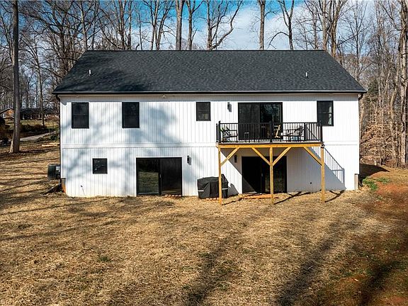 3rd image of 313 Dogwood Ln