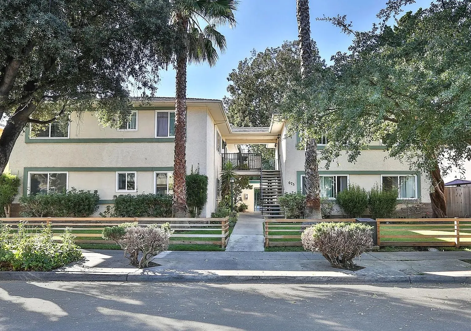 Remodeled 2 Bedroom 1 Bath Sunnyvale Apartment in Convenient Location — Photo 1