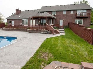 1909 Fairway Dr, Indianola, IA 50125