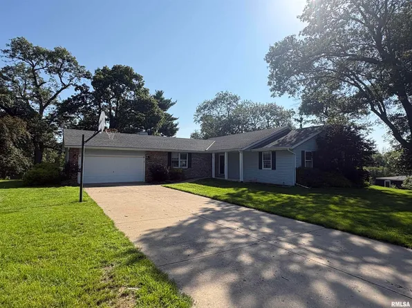 300 N Sunset Dr, Manito, IL 61546